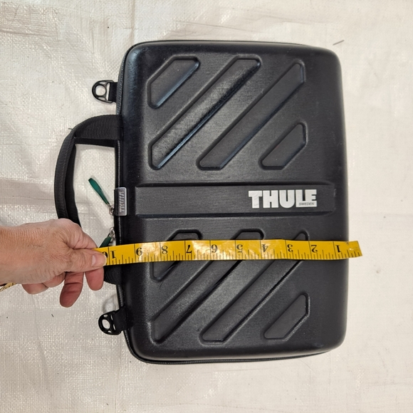 Thule Black Hard Shell Computer Case - Picture 5 of 12